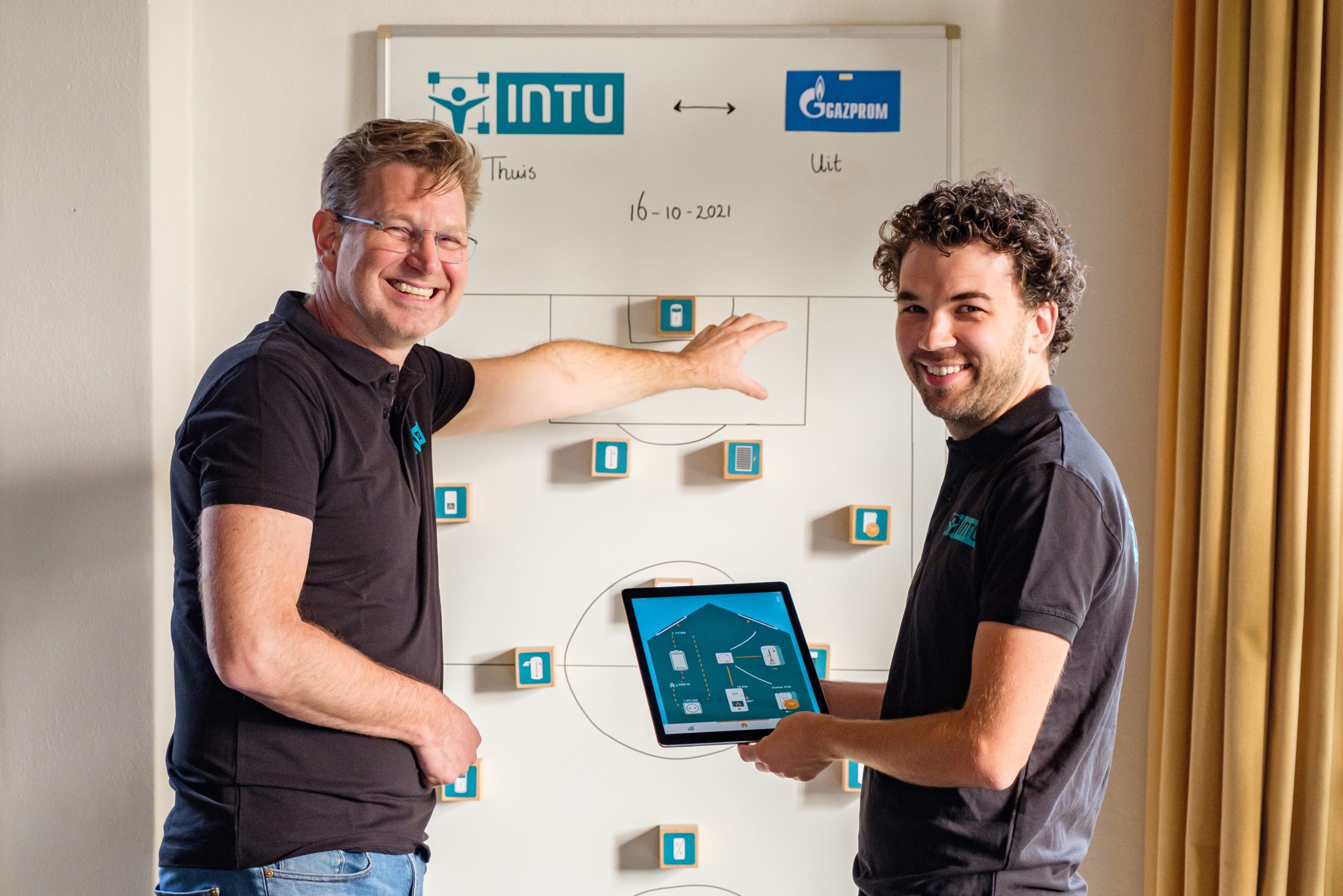 Warmtepomp naast muur