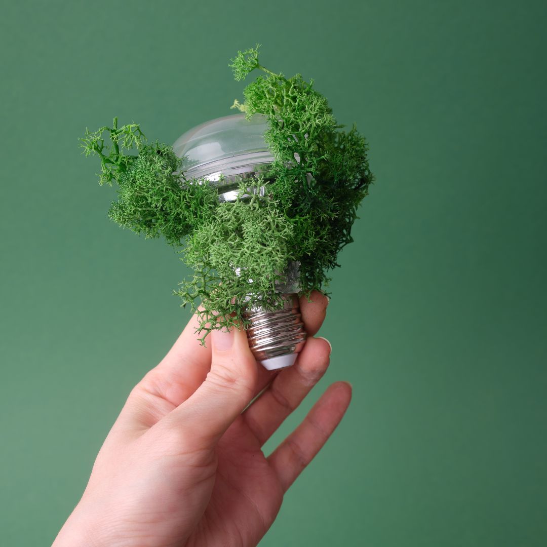 Warmtepomp naast muur